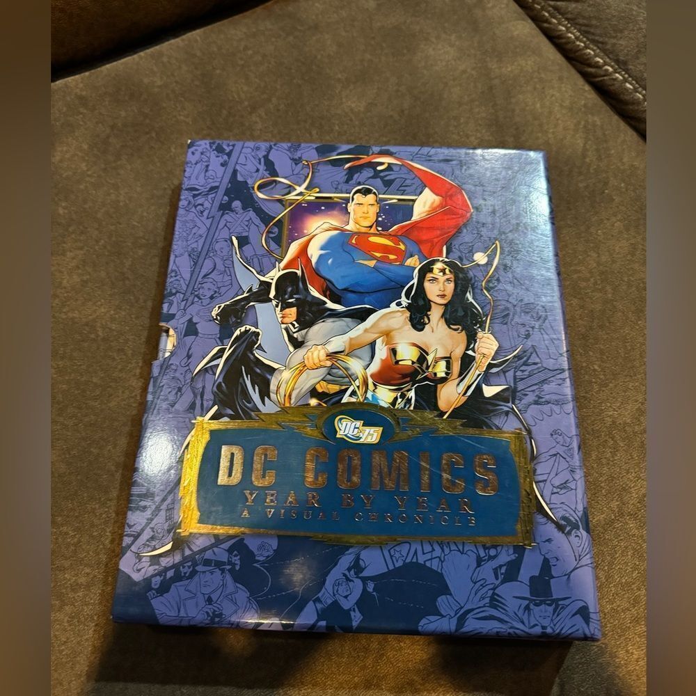 DC Comics Year by Year Visual Chronicle Hardcover‎ HC HB Slipcase art